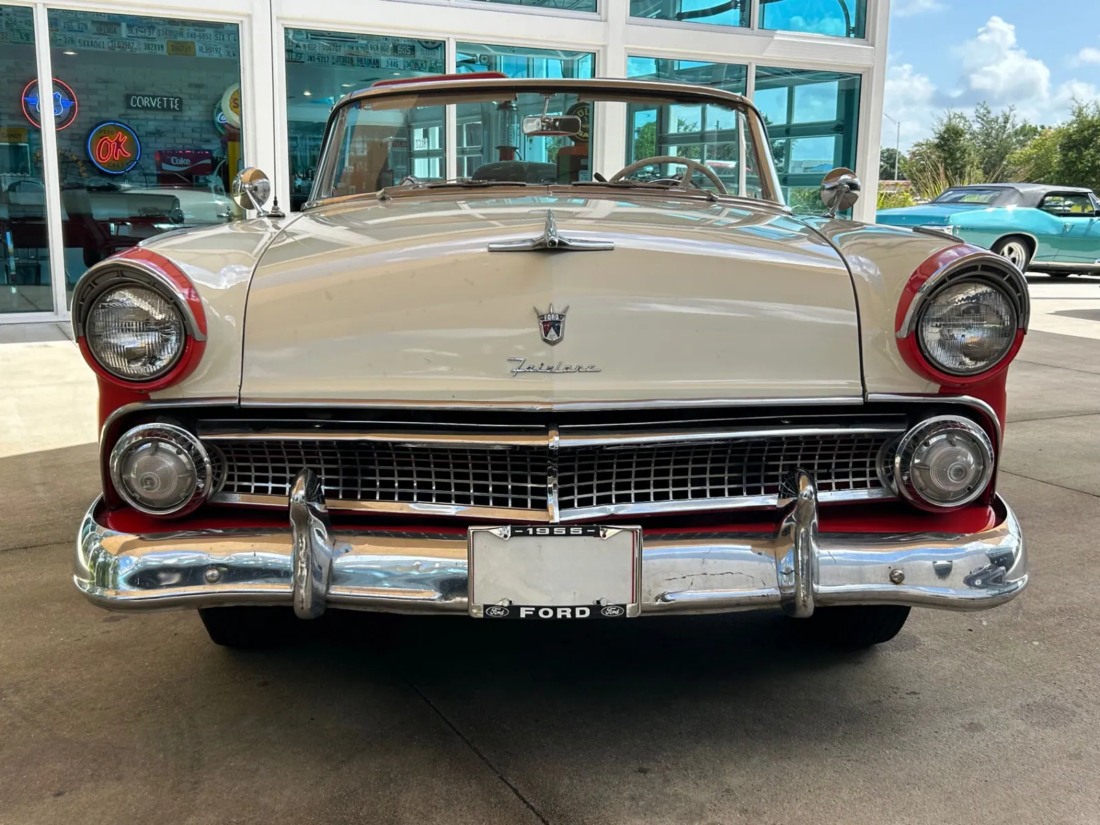 1955 Ford Fairlane photo 1