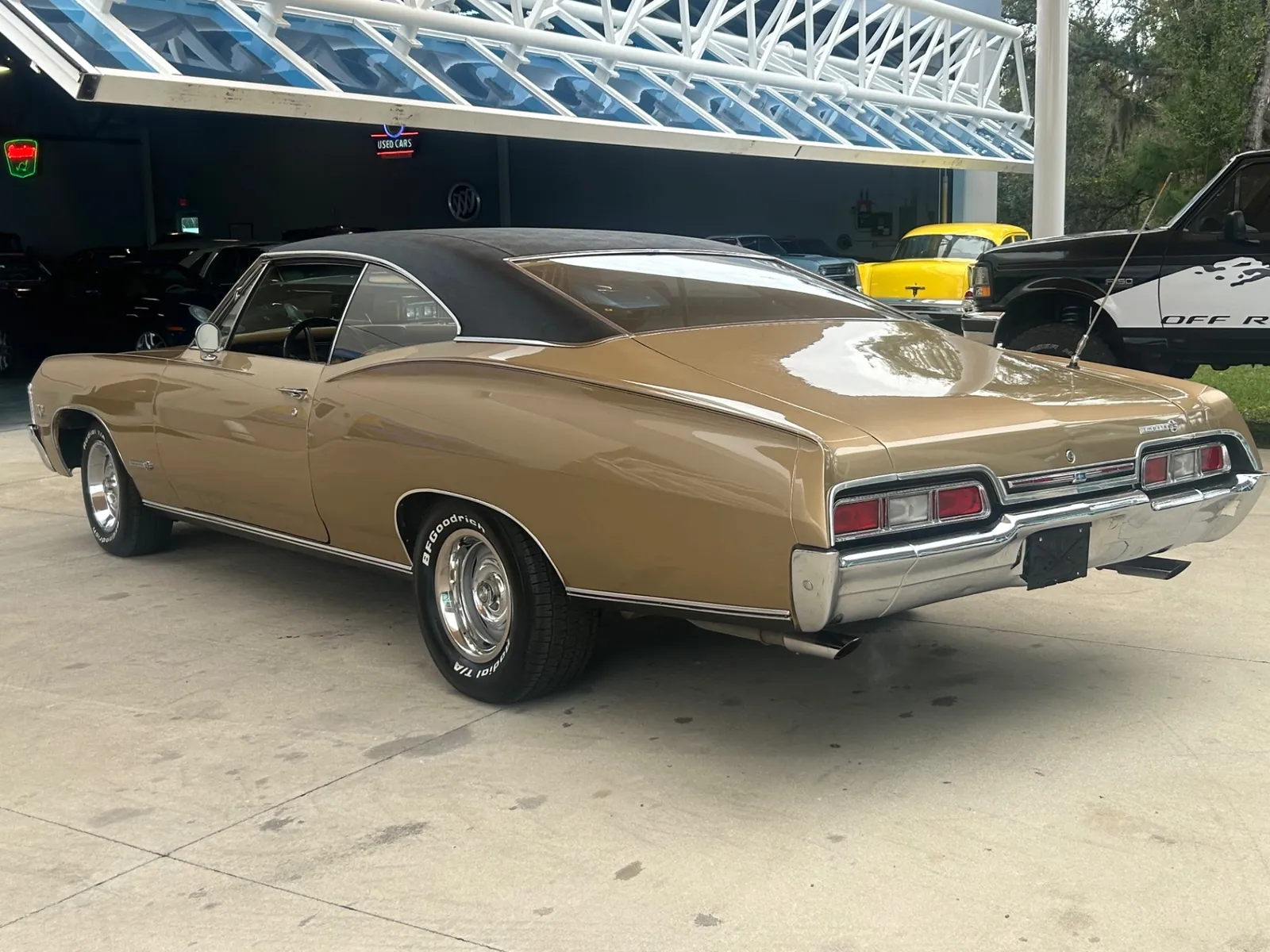 1967 Chevrolet Impala SS photo 3